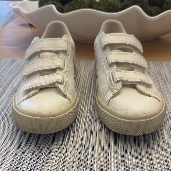 Veja Recife Women’s White and Pink Velcro Sneakers US 6/ Euro 37 - Picture 2 of 10